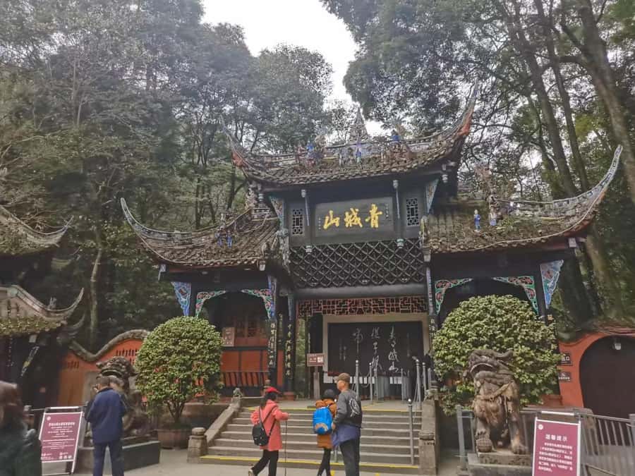 1-Day Mount Qingcheng and Dujiangyan Irrigation System Tour - Leaving Chengdu at 9:00 in the morning