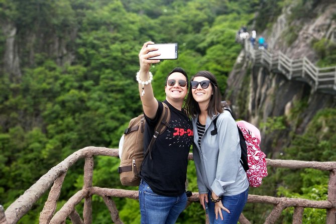 1-Day Mt. Huangshan Tour with Optional Hongcun & Xidi Village - Riding the Yungu cable car to White Goose Ridge