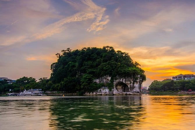 1-Day tour of Guilin-LiRiver cruise-Yangshuo Xianggong hill - Xianggong Hill and the First Bend of the Li River