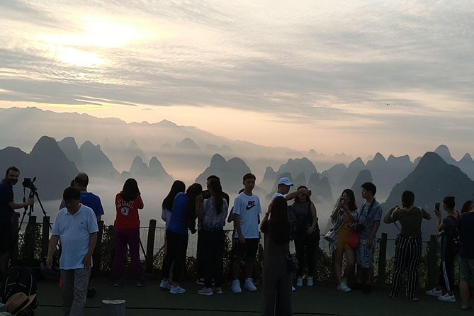 1-Day Yangshuo bird's eye view mountains private tour - Should you book the Xianggong Hill and Ruyi Peak tour?