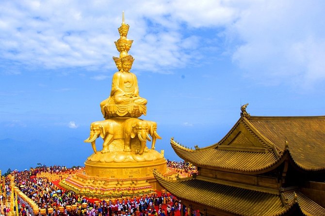 2-Day Private Tour of Leshan Grand Buddha and Emei Shan including Monastery Stay - Facing the Leshan Grand Buddha