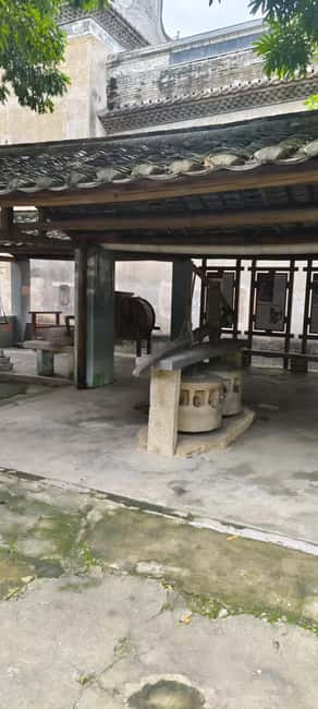 200-year-old Hakka Residence Tour +Ancient Buddhist temple - Following Longgang River through restored wetlands