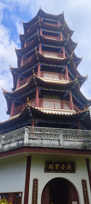 200-year-old Hakka Residence Tour +Ancient Buddhist temple - Entering the Luo Clan’s 300-room Hakka residence