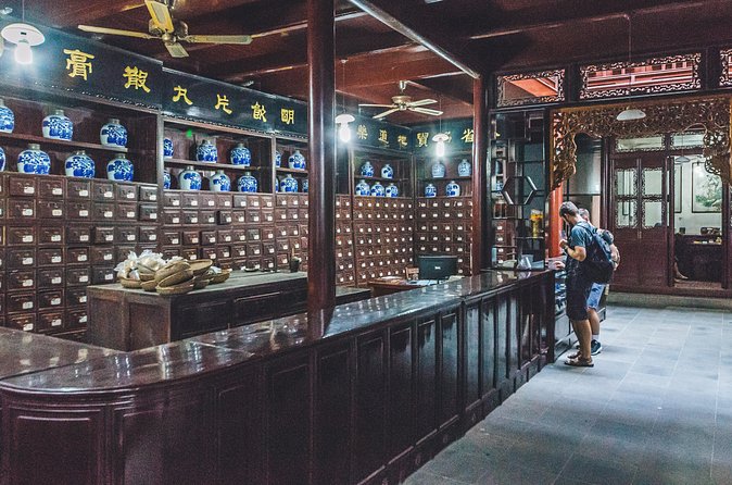 3-Hour Herbal Wholesale TCM Market and a Local Wet Market Tour - Timing, walking, and practical comfort