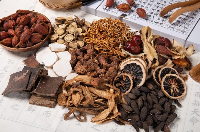 3-Hour Herbal Wholesale TCM Market and a Local Wet Market Tour - Who will get the most from this Chengdu tour
