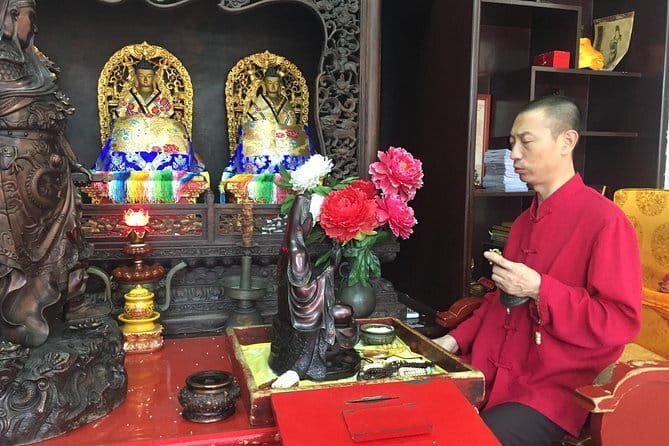 3-Hour Private Walking Tour including Monk Blessing Ceremony at Lama Temple - Key points to know before booking
