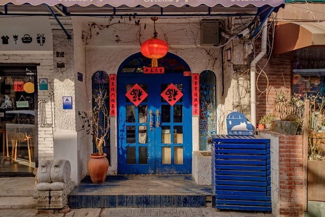 3-Hour Private Walking Tour including Monk Blessing Ceremony at Lama Temple - Meeting your guide and reaching Yonghegong