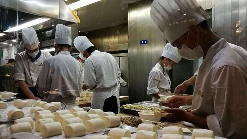 3-Hour Shanghai Street Food Tasting & Old Town Private Tour - The lake, tea house, and nine lucky zigzag bridge