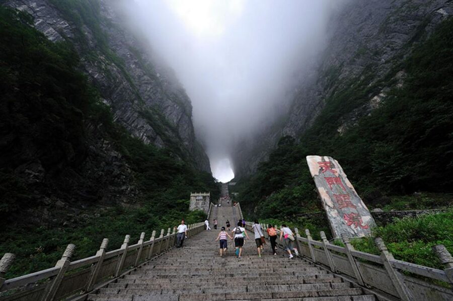4-Day Highlights of Zhangjiajie With Sunrise Experience - Day 1: An easy arrival in Zhangjiajie City