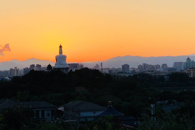 4-Hour Private Tour: Jingshan Park, Hutong & JinDing Xuan Dim Sum - The Guides and the Private Experience