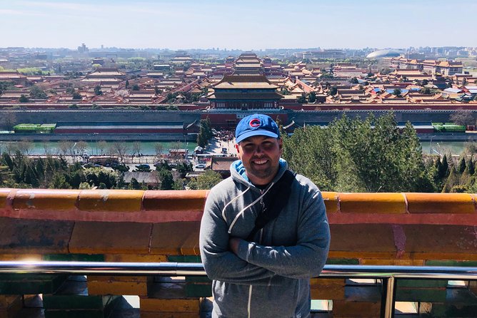 4-Hour Private Tour of Jingshan Park, Lama Temple and Hutong - Climbing Jingshan Park for the classic city view