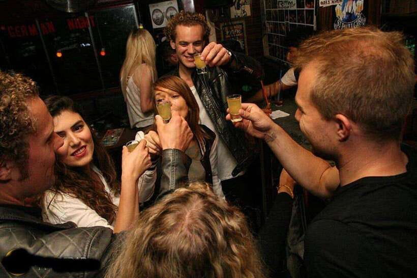 4-Hour Shanghai Pub Crawl (bars & nightclub hopping) - Why the social setup works for solo visitors