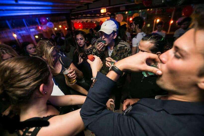 4-Hour Shanghai Pub Crawl (bars & nightclub hopping) - The guides are the main value