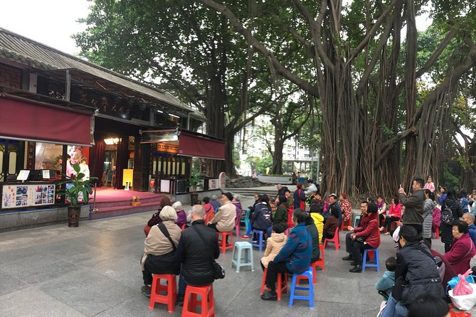 5-Hour Sai Kwan Walking Tour with Unique Food Tasting - Two hours among old lanes, a wet market, and Liwan Lake