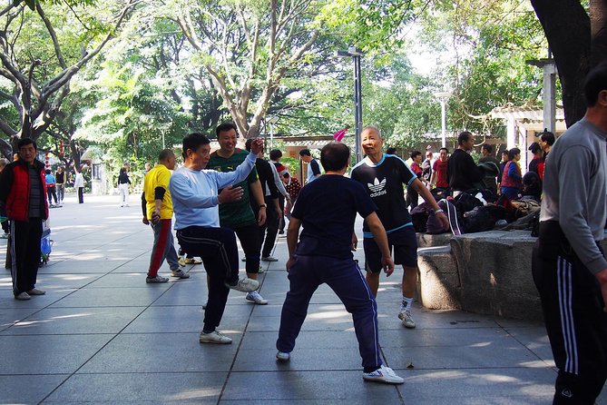 5-Hour Sai Kwan Walking Tour with Unique Food Tasting - What the private format really adds