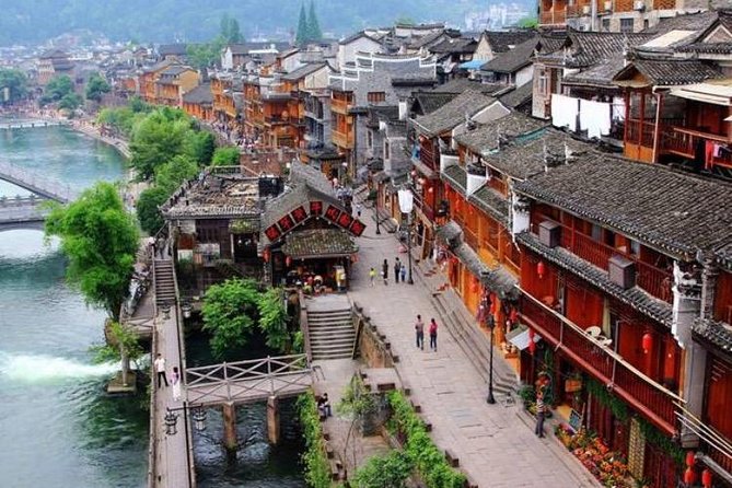 6 Days Guilin to Fenghuang & Zhangjiajie Private tour - Day 2: Fenghuang Ancient Town and its old riverfront