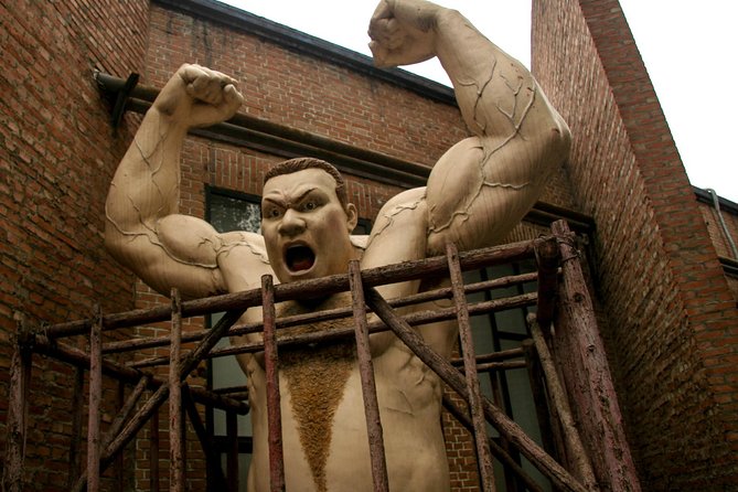 6-Hour Private Beijing Tour: Flower and Fish Market, Panjiayuan Antique Market and 798 Art Zone - Why this tour offers a different Beijing