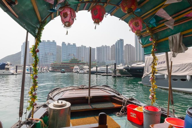 6-Hour Private Hong Kong Layover Tour - Central and the HSBC Main Building explain modern Hong Kong