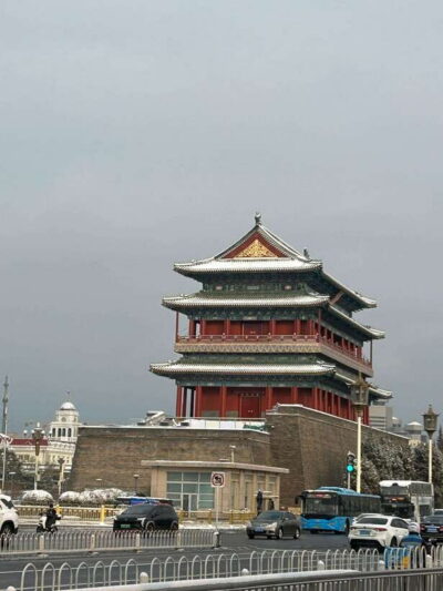 A Beijing Tour of Essentials Along the Central Axis