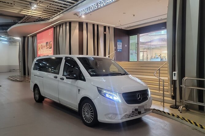 A Private City Tour of Hong Kong with Mercedes-Benz - What the guides add to the drive