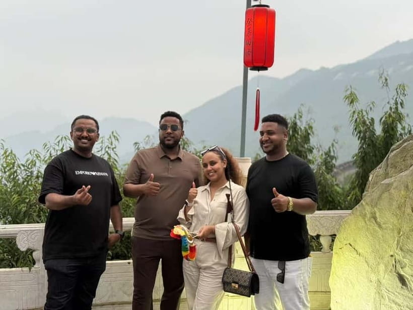 Afternoon Sightseeing Bus Guided Tour to Mutianyu Great Wall - Guide support, with a reminder to stay connected