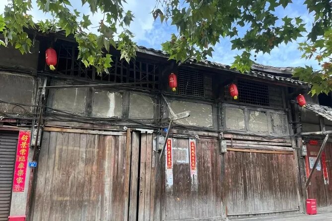 All-Inclusive Private Panda & Hidden Ancient Town Tour - A Sichuan Food Route, Not Just a Lunch Break