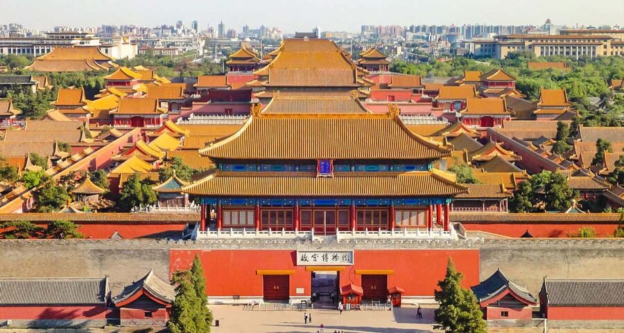 All-Inclusive Tour: Tiananmen Sq, Forbidden City, Great Wall - Guides, groups, and the human side of the day