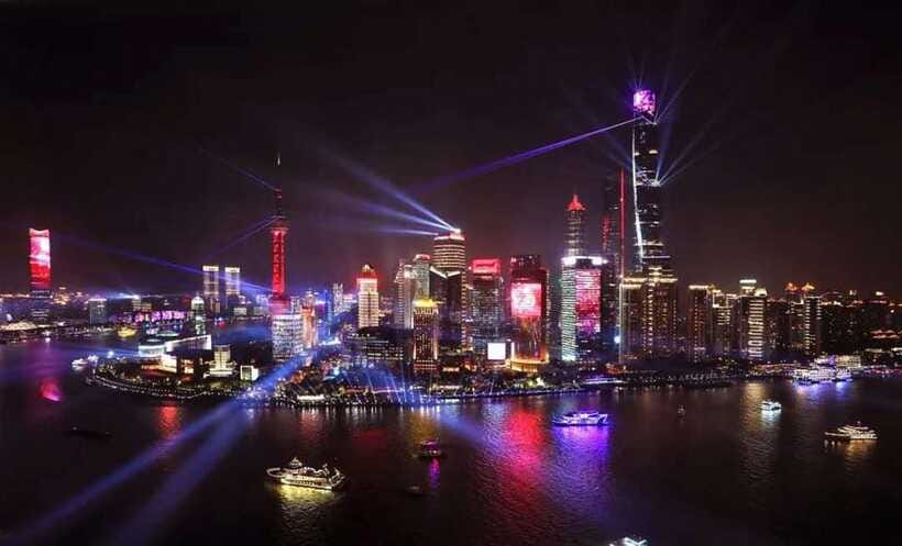 Amazing Shanghai Night Lights:River Cruise &Private Transfer - What the guide adds to the evening