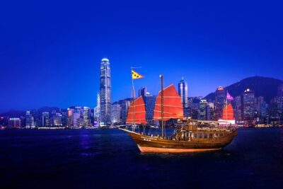 Aqua Luna: Evening Cruise at Victoria Harbour Hong Kong