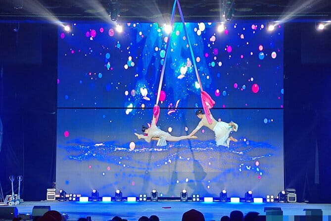 Beijing Acrobatic Show at Regal Palace Theatre (Qin Le Gong） - Seating strategy for the best view