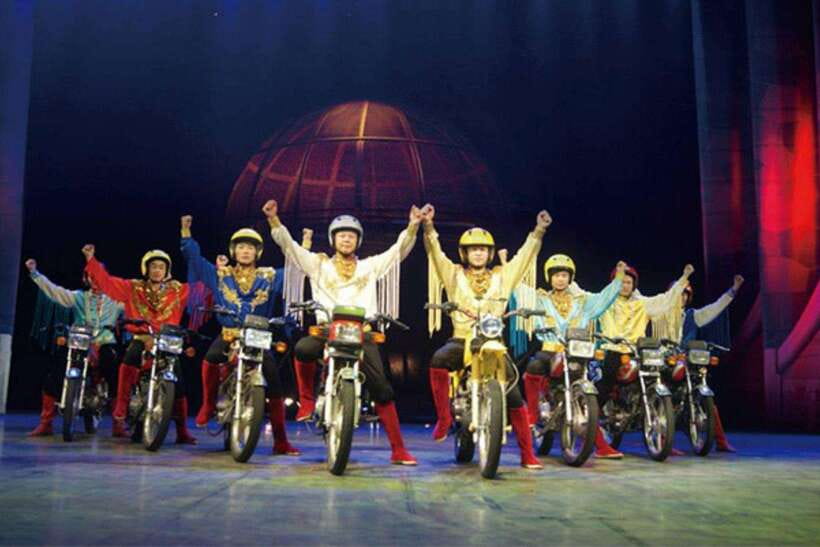 Beijing: Acrobatic Show Tickets Traditional & Modern Fusion - Who Will Enjoy This Performance Most?