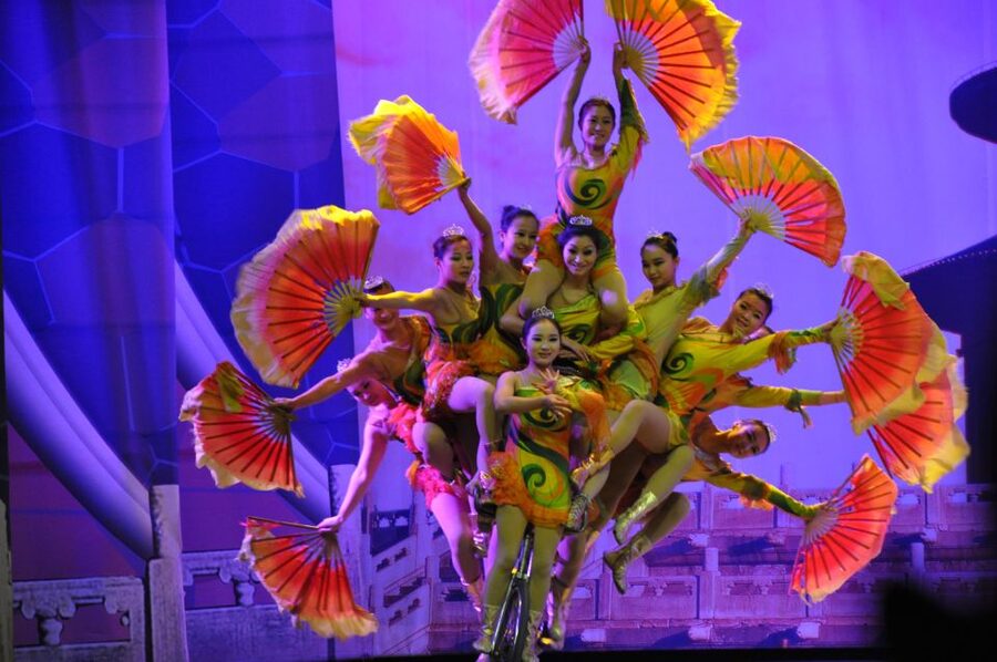 Beijing: Acrobatic Show with Peking Duck Dinner Private Tour - At the Red Theater: acrobatics with real suspense