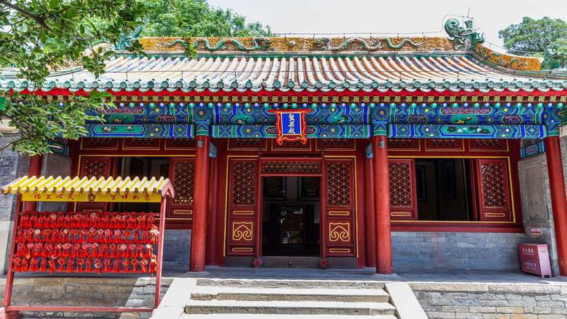 Beijing: Beihai Park Entry Ticket & English PDF Guidebook - Should you rent a boat on the lake?