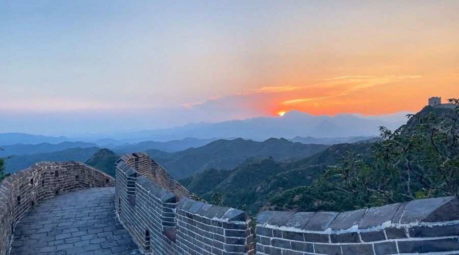 Beijing: Best Great Wall Sunset Tour - Simatai and Gubei Water Town after dark