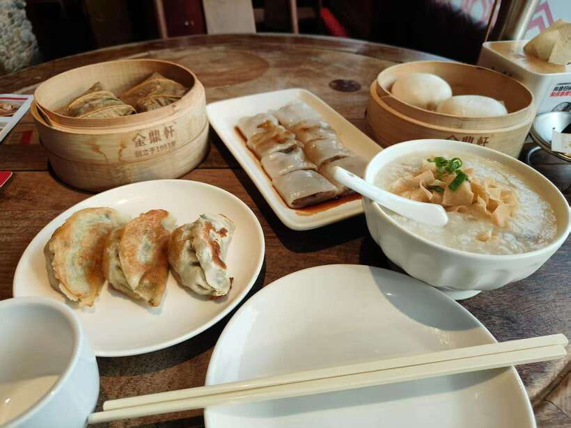 Beijing: Dim Sum Breakfast+Hutong Tour with Optional Add-Ons - Why breakfast is the right start