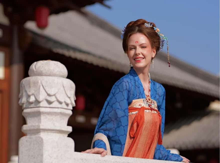 Beijing: Explore the Forbidden City in Hanfu - Hair, makeup, and accessories before sightseeing