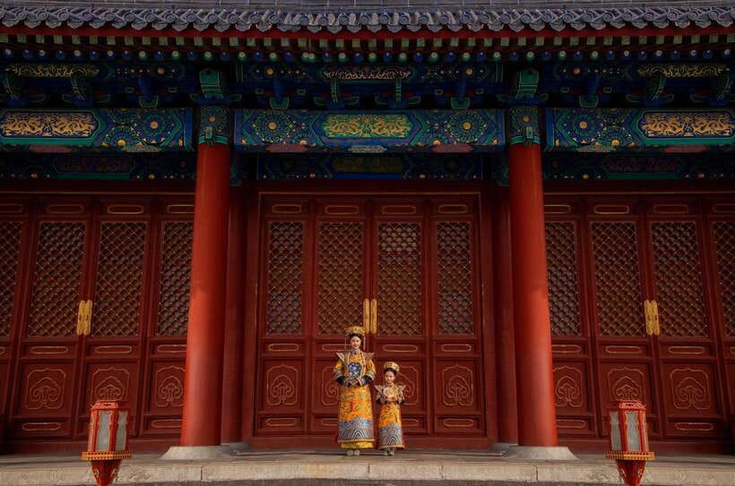 Beijing: Hanfu Experience & Photo Shoot – Family & Couples - The photo setting beside the Forbidden City