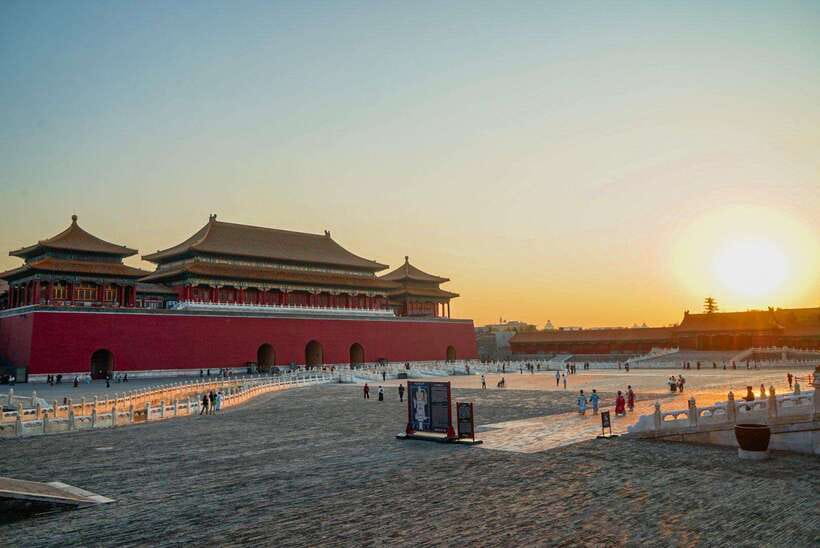 Beijing: Highlights of Forbidden City Private Walking Tour - The central axis and the imperial story