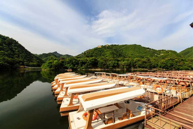 Beijing: Huanghuacheng Lakeside Great Wall Bus/Private Tour - What the guides and drivers add to the day