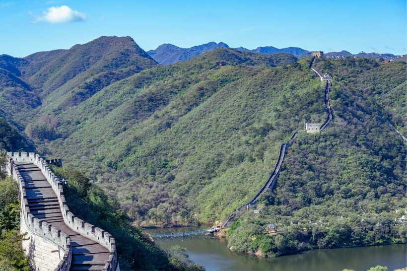 Beijing: Huanghuacheng Lakeside Great Wall Bus/Private Tour - Choosing between the bus tour and private car