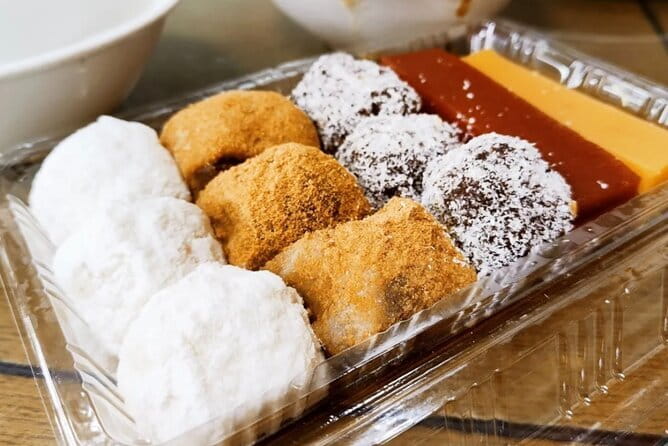Beijing Hutong Breakfast & Coffee Tour - Dengshikou Avenue: a warm start with sesame and broth