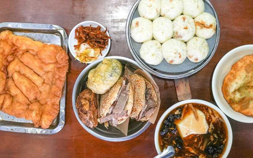 Beijing: Hutong Breakfast Food Tour - Hutong clues between the food stops