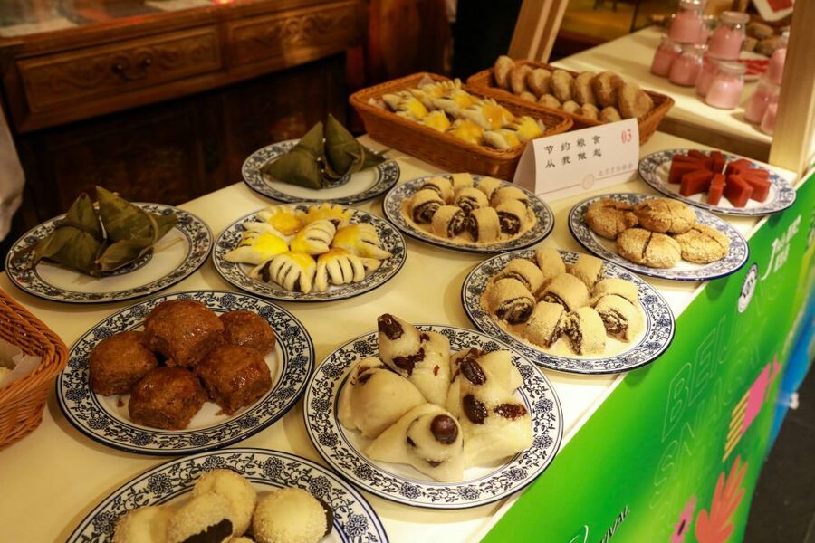 Beijing: Hutong Culinary Walking Tour with 15+ Tastings - Is $76 per person fair value?
