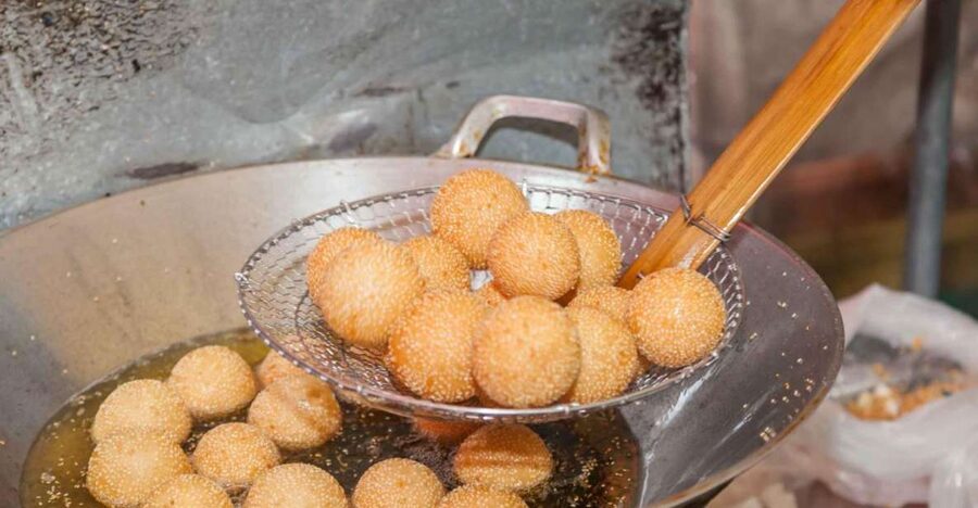 Beijing: Hutong Culinary Walking Tour with 15+ Tastings - Should you book the Dongsi hutong food tour?