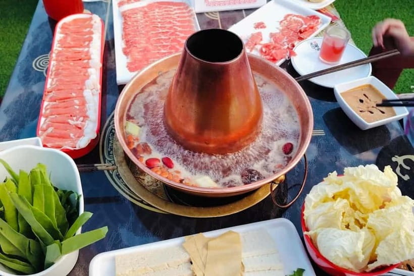 Beijing Hutong Dinner and Beer Walking Private Tour - Starting at Shichahai, where old Beijing meets nightlife