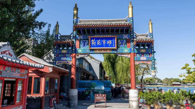 Beijing: Hutong Private Tour - Rickshaw Ride & English Guide - Yandai Xiejie and its 232-meter old street