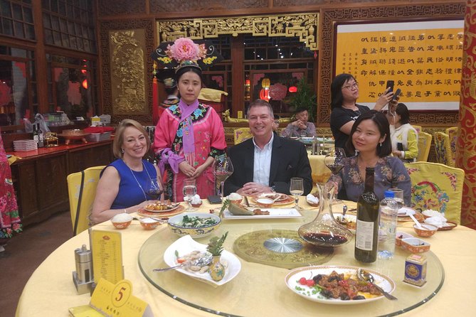 Beijing Imperial Dining Experience at Bai Jia Da Yuan Restaurant with Houhai Lake Bar Tour - What happens between 5:30 and 7 p.m.