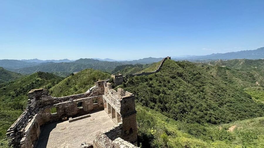 Beijing: Jinshanling Great Wall Private Tour with Options - Which guide experience should you expect?