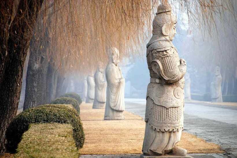 Beijing: Juyongguan Great Wall, Sacred Way & Ming Tombs Trip - The guides make the private format worthwhile