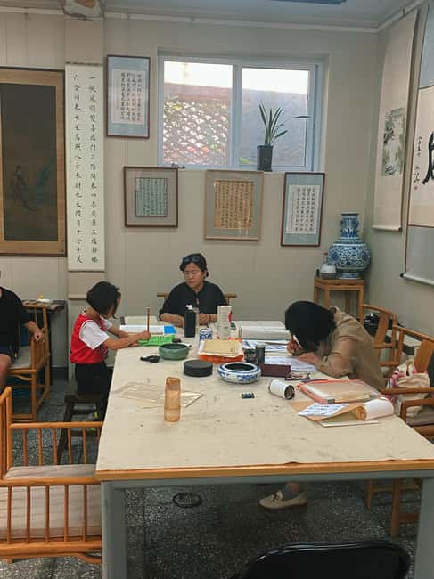 Beijing liulichang : Learn Calligraphy orCarving from Master - Entering the traditional studio